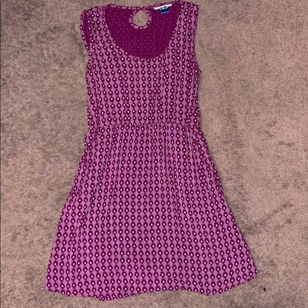 Pocket sleeveless cinched dress.